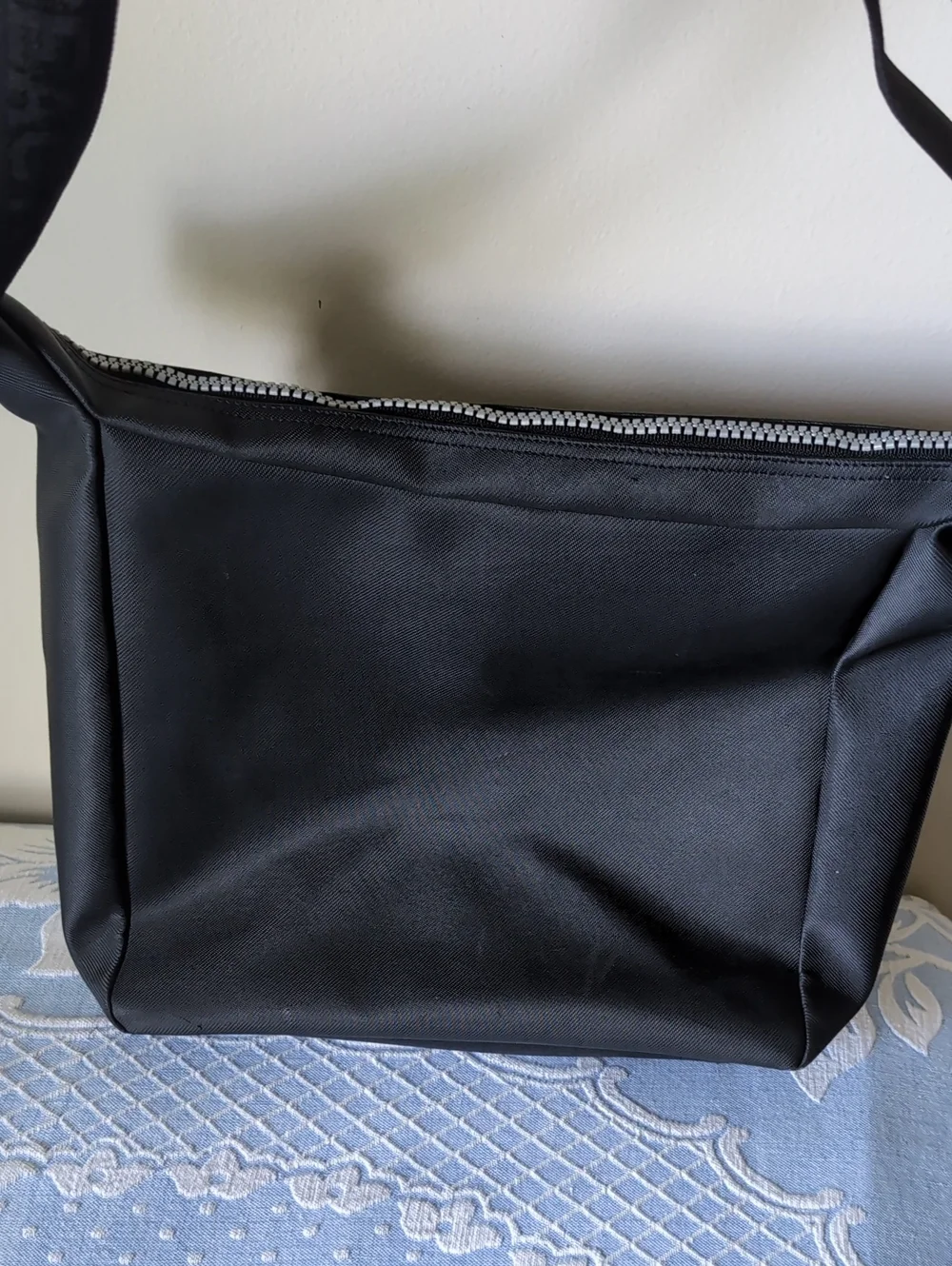Kenneth Cole Shoulder Bad